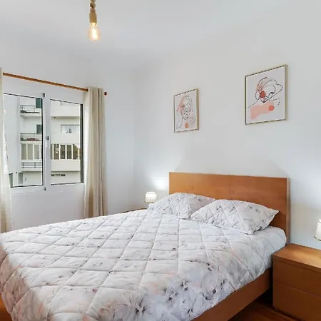Apartment Ferienwohnung Fuer 4 Personen Ca 115 Qm In Santa Cruz, Madeira Ostkueste Von Madeira