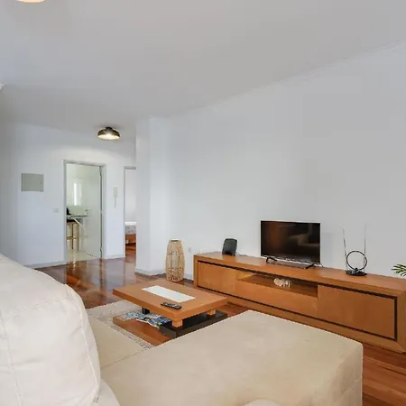 Apartment Ferienwohnung Fuer 4 Personen Ca 115 Qm In Santa Cruz, Madeira Ostkueste Von Madeira Santa Cruz (Madeira)
