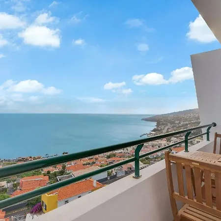 Ferienwohnung Fuer 4 Personen Ca 115 Qm In Santa Cruz, Madeira Ostkueste Von Madeira *