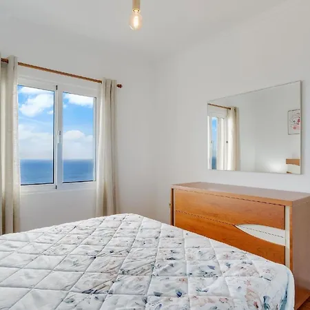 Apartment Ferienwohnung Fuer 4 Personen Ca 115 Qm In Santa Cruz, Madeira Ostkueste Von Madeira