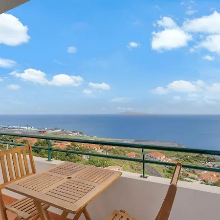 Ferienwohnung Fuer 4 Personen Ca 115 Qm In Santa Cruz, Madeira Ostkueste Von Madeira Apartment *