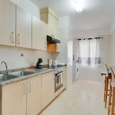 Ferienwohnung Fuer 4 Personen Ca 115 Qm In Santa Cruz, Madeira Ostkueste Von Madeira Santa Cruz (Madeira)