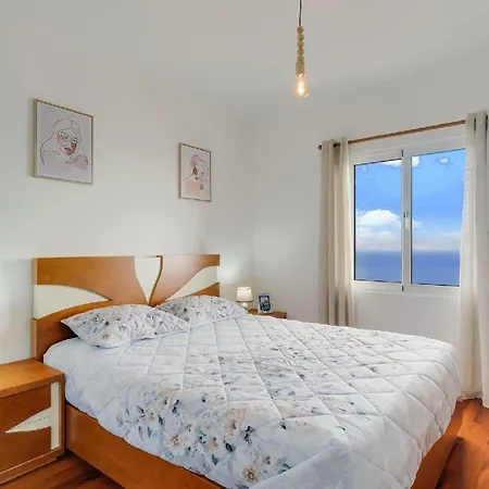 Ferienwohnung Fuer 4 Personen Ca 115 Qm In Santa Cruz, Madeira Ostkueste Von Madeira Apartment